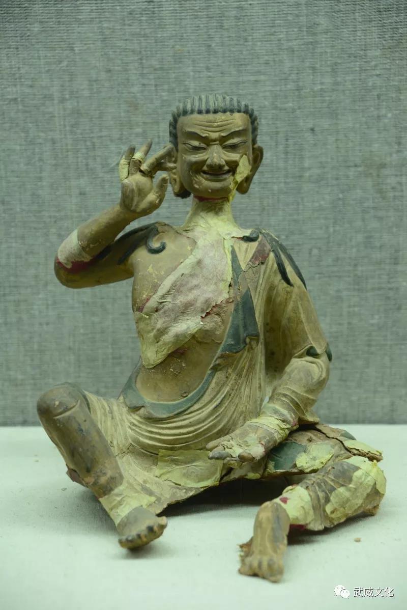 米拉日巴泥塑像
